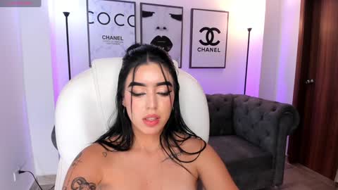 Snapshot of zoee_jackson chatting on 01.02.25  zoee jackson online show from 01.02.25
