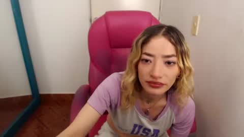 Snapshot of zoee_joness chatting on 07.28.26 zoe online show from 07.28.26