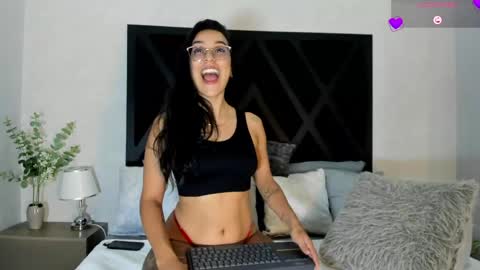 Snapshot of zoee_martins_ chatting on 06.05.26 Zoe 3 online show from 06.05.26