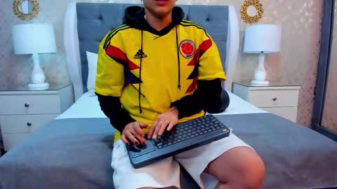 Zoe Krug online show from 10.11.25