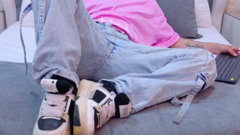 Zoe Krug online show from 10.22.25