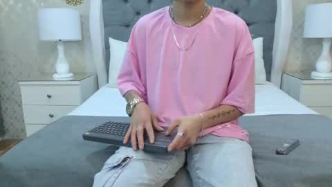 Zoe Krug online show from 11.08.25