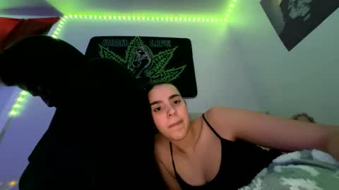 Snapshot of zoel87 chatting on 01.16.25 LovelyLatin25 online show from 01.16.25
