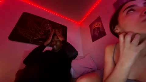 Snapshot of zoel87 chatting on 01.18.25 LovelyLatin25 online show from 01.18.25