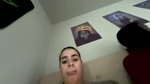 Snapshot of zoel87 chatting on 01.28.25 LovelyLatin25 online show from 01.28.25