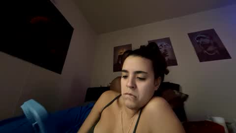 Snapshot of zoel87 chatting on 09.25.25 LovelyLatin25 online show from 09.25.25