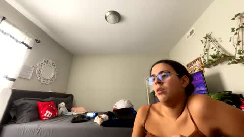 Snapshot of zoel87 chatting on 10.02.25 LovelyLatin25 online show from 10.02.25