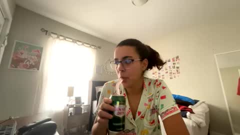 Snapshot of zoel87 chatting on 10.12.25 LovelyLatin25 online show from 10.12.25