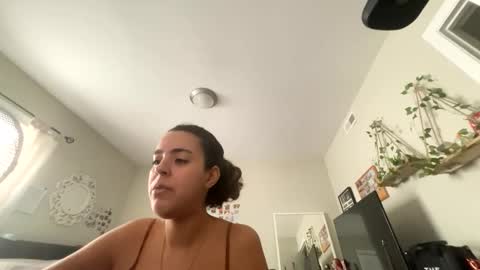 Snapshot of zoel87 chatting on 10.13.25 LovelyLatin25 online show from 10.13.25