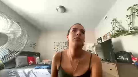 Snapshot of zoel87 chatting on 10.15.25 LovelyLatin25 online show from 10.15.25