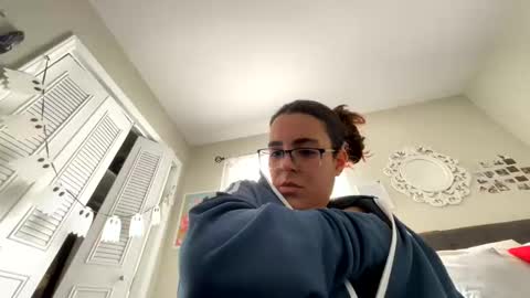 Snapshot of zoel87 chatting on 10.21.25 LovelyLatin25 online show from 10.21.25