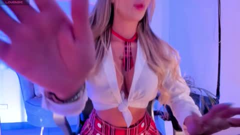 Zoe Presley  online show from 09.22.25