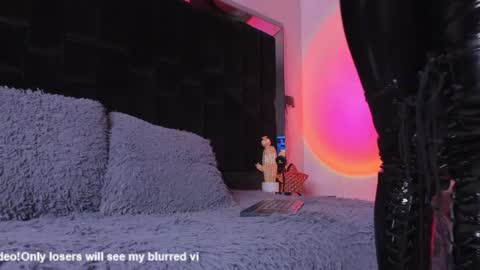 zoevidal_ online show from 01.30.25