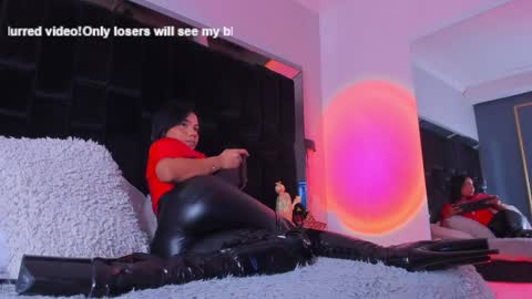 zoevidal_ online show from 02.01.25