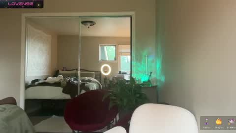 Zoeydanner online show from 01.07.25