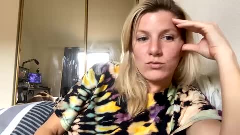 Zoeydanner online show from 01.22.25