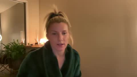 Zoeydanner online show from 02.07.25