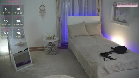 Snapshot of zoezolton chatting on 12.30.24 zoezolton online show from 12.30.24