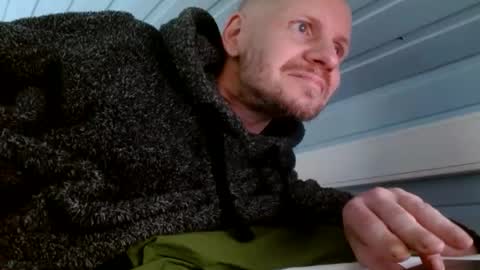 Snapshot of zolexthomas chatting on 12.18.24 zolexthomas online show from 12.18.24