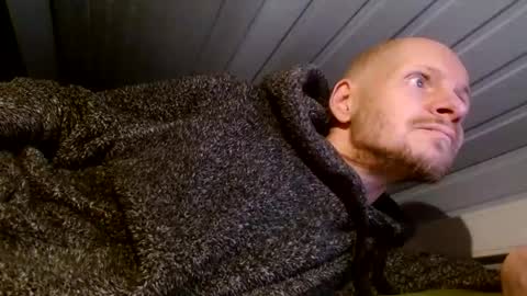 Snapshot of zolexthomas chatting on 12.18.24 zolexthomas online show from 12.18.24