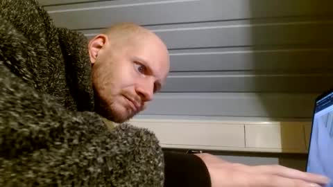 Snapshot of zolexthomas chatting on 12.19.24 zolexthomas online show from 12.19.24