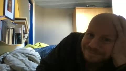 Snapshot of zolexthomas chatting on 10.04.25 zolexthomas online show from 10.04.25