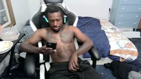 Snapshot of zoneingout chatting on 02.27.25 zoneingout online show from 02.27.25