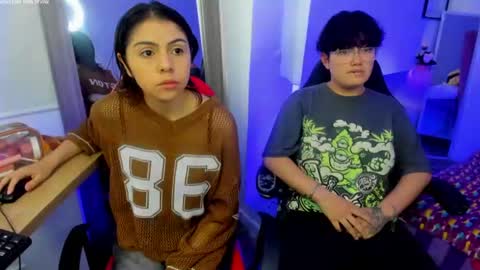 Snapshot of zooble_28 chatting on 06.16.26 Nick And Mia online show from 06.16.26