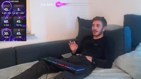 Zuzmoe online show from 12.17.25