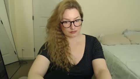 Snapshot of zuzuclaire chatting on 05.01.26 Carly online show from 05.01.26