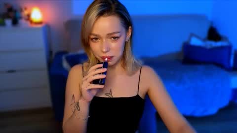 Snapshot of zuzzixx chatting on 11.10.25 zuzzixx online show from 11.10.25