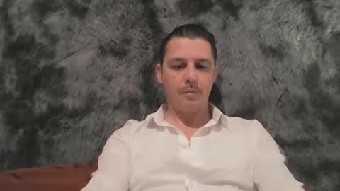 Snapshot of zyonart chatting on 11.04.25 Artnoyz Shower online show from 11.04.25