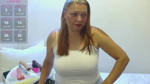 Snapshot of zyra_vex chatting on 05.25.26 Zyra Vex online show from 05.25.26