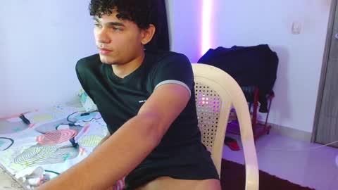 Snapshot of zyrosxk chatting on 02.01.25 antonio felipe online show from 02.01.25