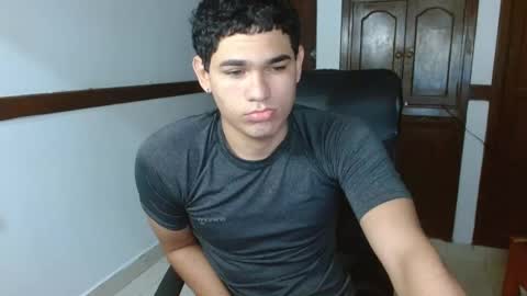 Snapshot of zyrosxk chatting on 10.05.25 antonio felipe online show from 10.05.25