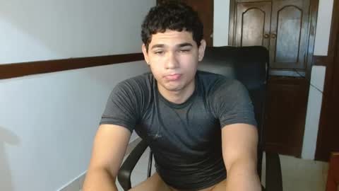 Snapshot of zyrosxk chatting on 10.08.25 antonio felipe online show from 10.08.25