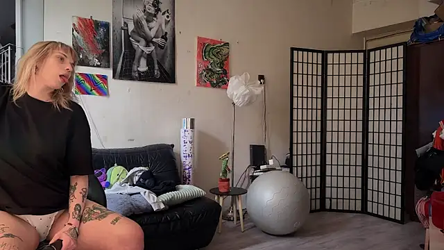 Snapshot of Mannarie_Madsinn chatting on 02.14.25 Mannarie Madsinn online show from 02.14.25