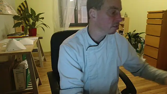 Snapshot of cloupefun chatting on 12.07.24 cloupefun online show from 12.07.24