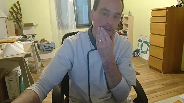 Snapshot of cloupefun chatting on 12.19.24 cloupefun online show from 12.19.24