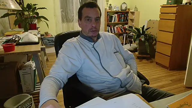 Snapshot of cloupefun chatting on 01.04.25 cloupefun online show from 01.04.25