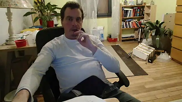 Snapshot of cloupefun chatting on 01.28.25 cloupefun online show from 01.28.25