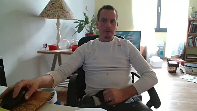 Snapshot of cloupefun chatting on 09.27.25 cloupefun online show from 09.27.25