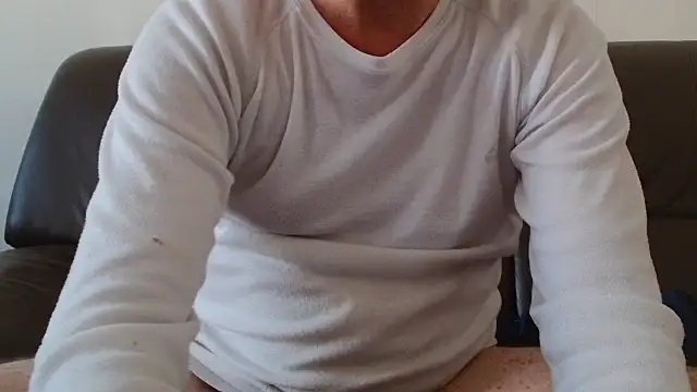 Snapshot of cloupefun chatting on 10.17.25 cloupefun online show from 10.17.25