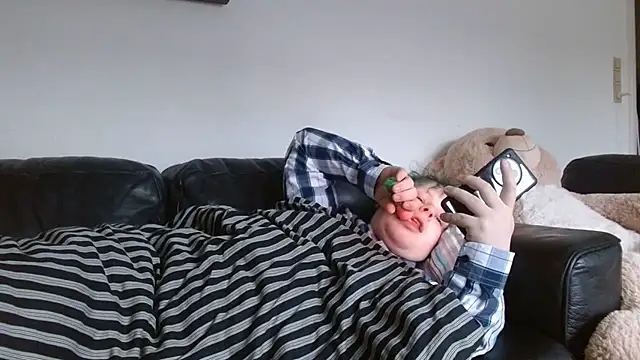 Snapshot of StarZ15 chatting on 02.10.25 StarZ15 online show from 02.10.25