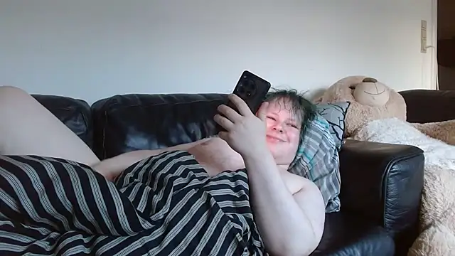 Snapshot of StarZ15 chatting on 02.11.25 StarZ15 online show from 02.11.25