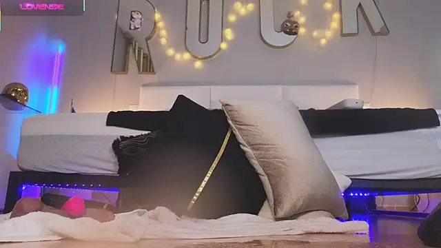 Helena Karel online show from 01.15.25