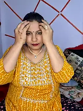 Snapshot of MOM-SUN-COUPLE chatting on 01.10.25 MOM-SUN-COUPLE online show from 01.10.25