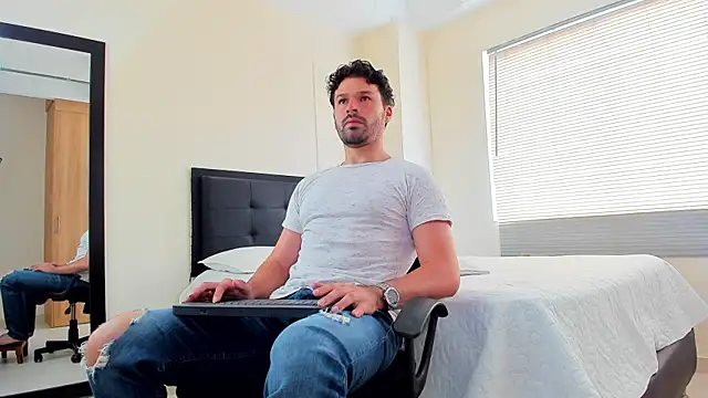 Snapshot of alexman_fuck chatting on 10.22.25 alexman fuck online show from 10.22.25