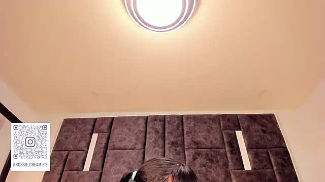 Snapshot of Petit-Rosse chatting on 03.05.25 Petit-Rosse online show from 03.05.25