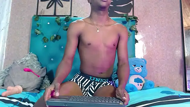 Snapshot of patrick__evans chatting on 02.13.25 patrick evans online show from 02.13.25